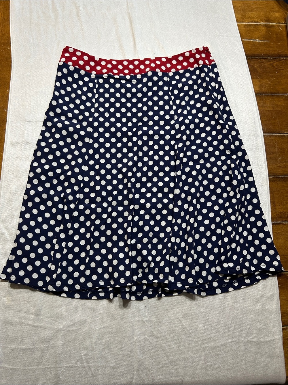Boden Navy and Red Polka Dot Circle Skirt size 8